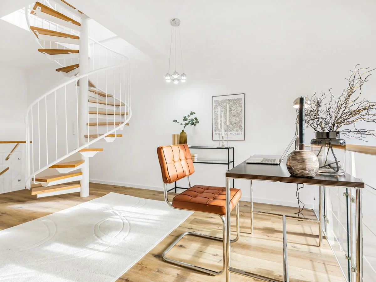 Derselbe Büroraum nach dem Home Staging